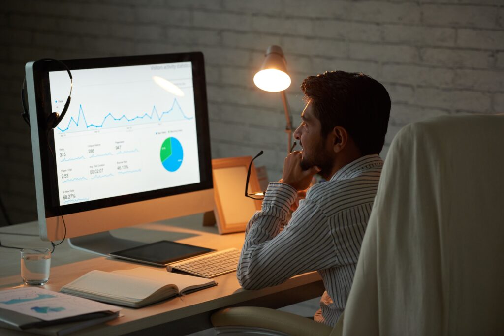 analyzing business chart 1